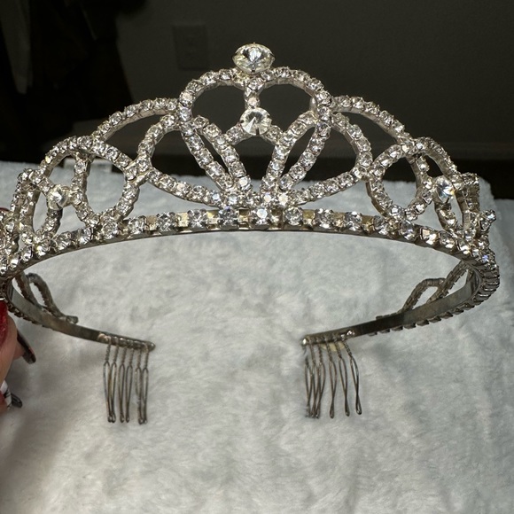 👸🏻 Vintage Tiara 👑 - Picture 9 of 11